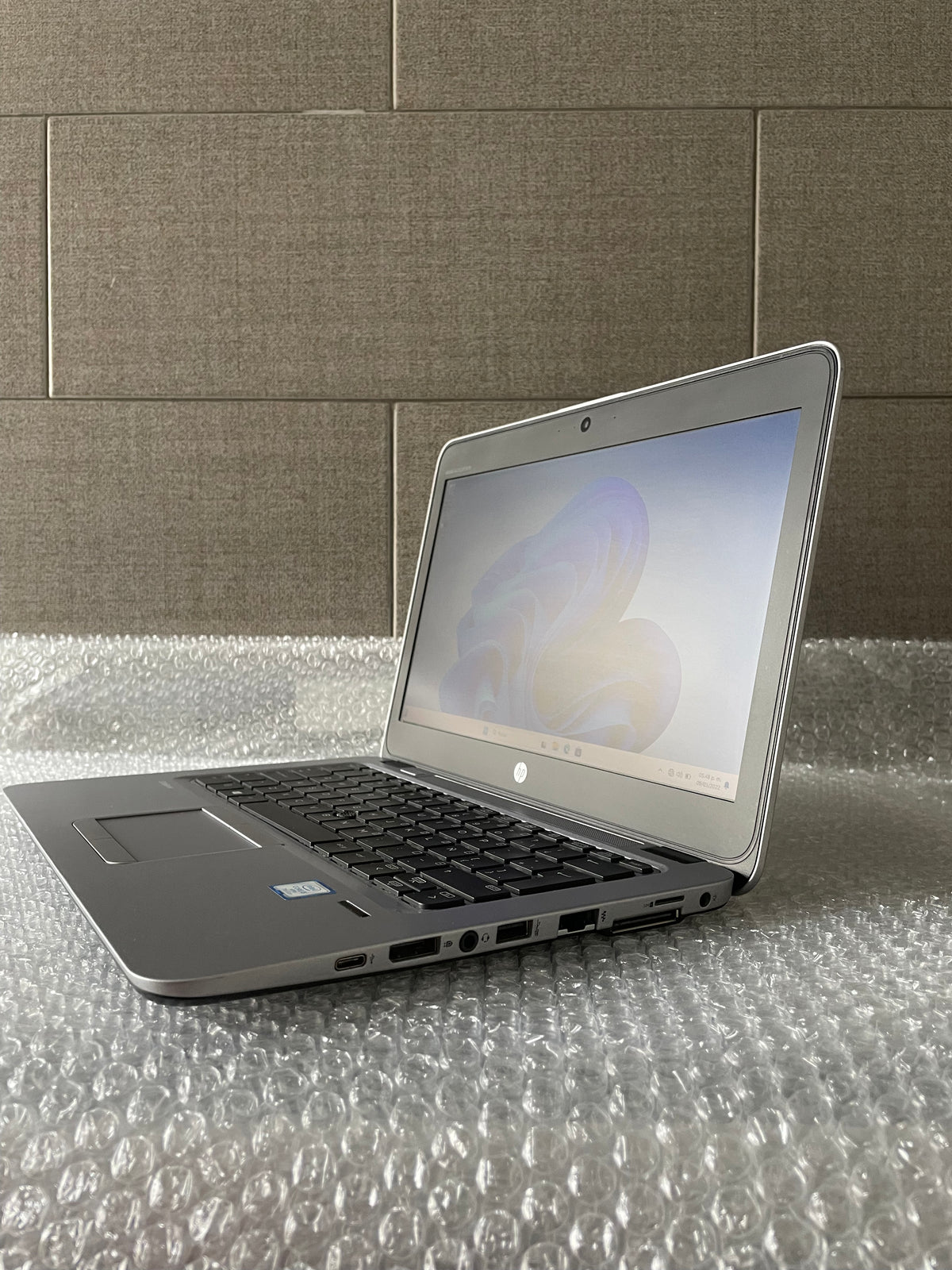 HP EliteBook 820 G4 Core i5-7300U RAM 8GB M.2 256GB Win11 Pro Pantalla 12.5" HD