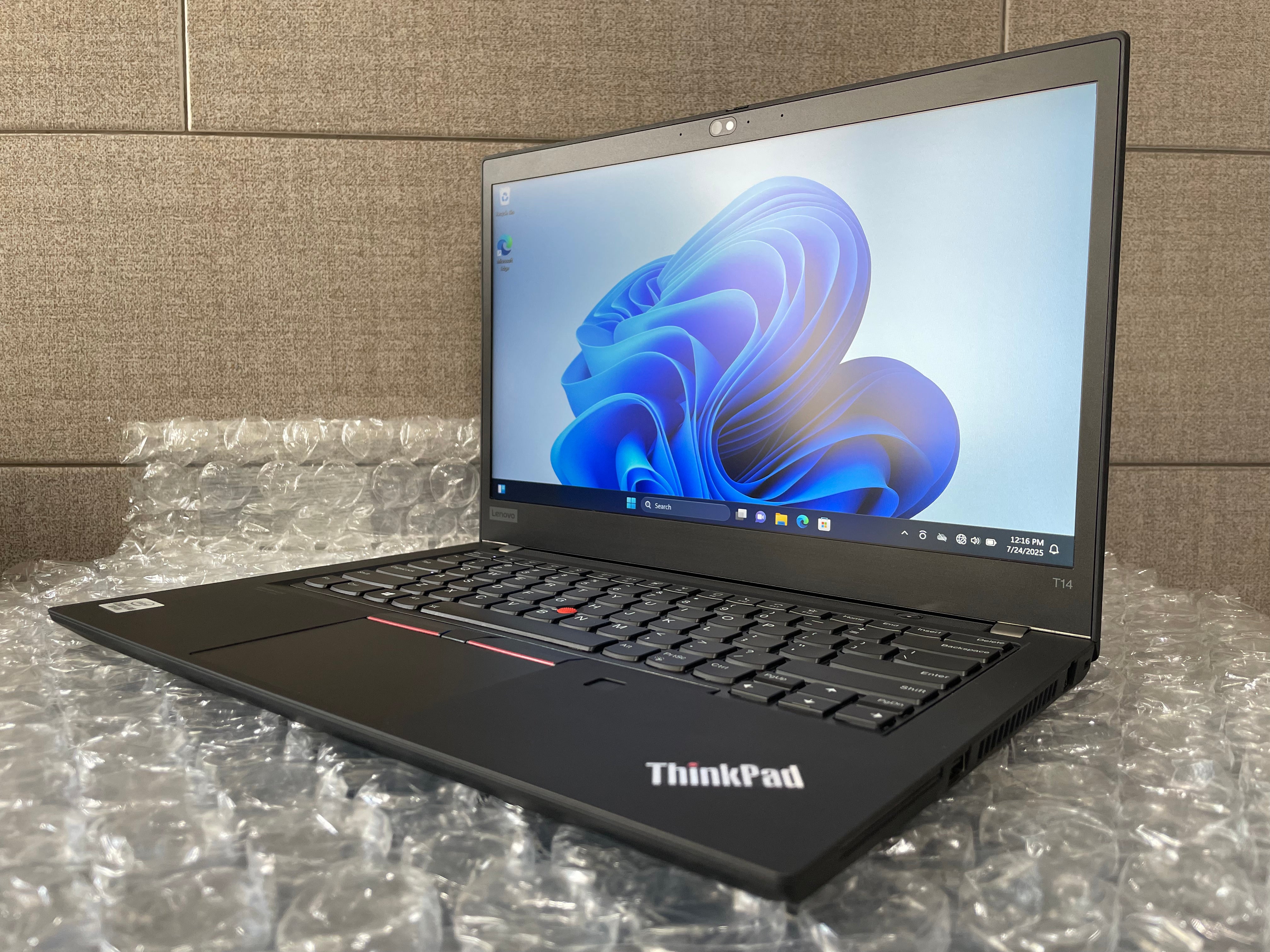 Lenovo Thinkpad T490 Procesador Core i7 8va. Gen. SSD 256GB RAM 16GB